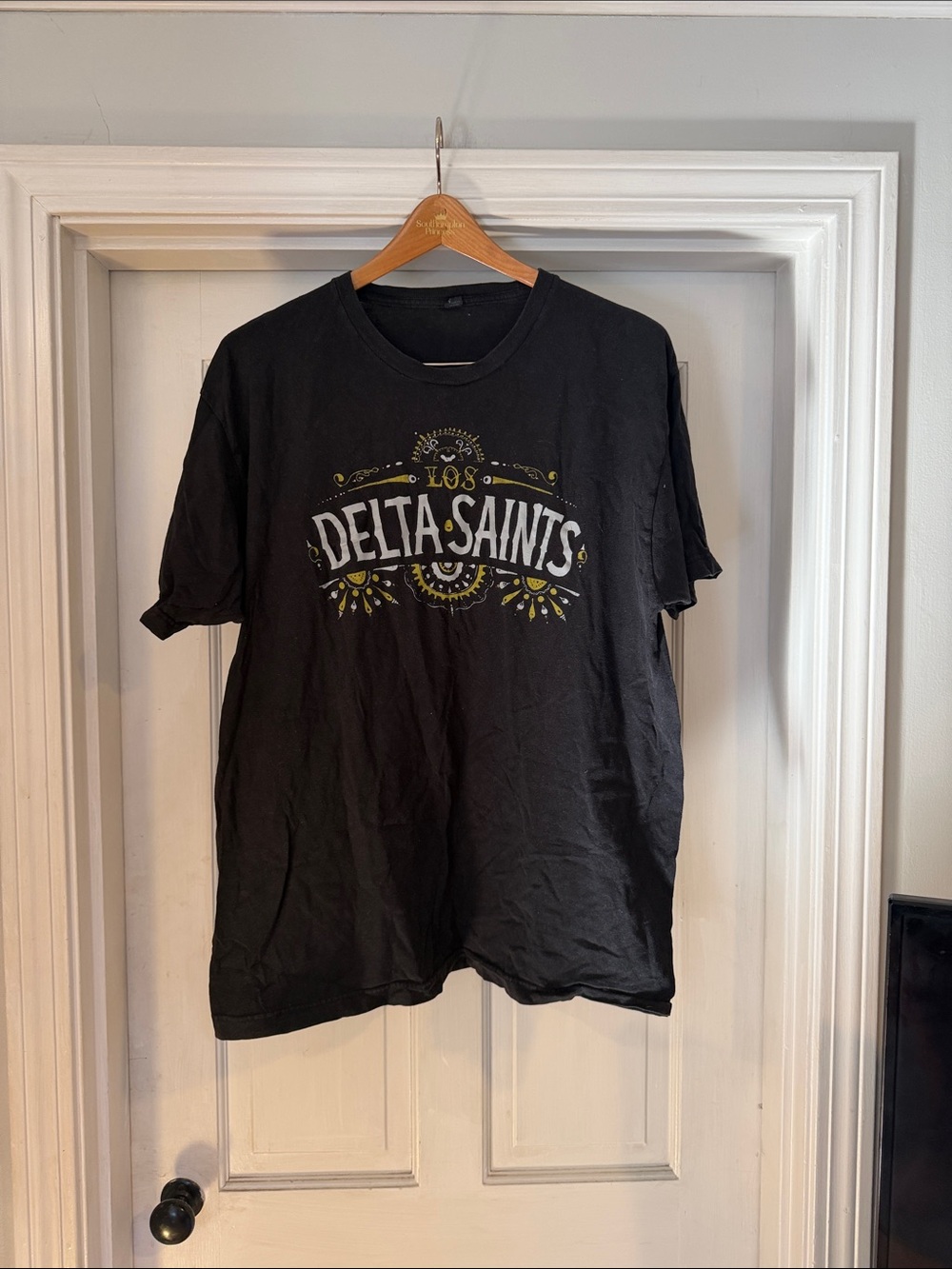 Los Delta Saints Black Graphic Tee - Men's Casual Shirt